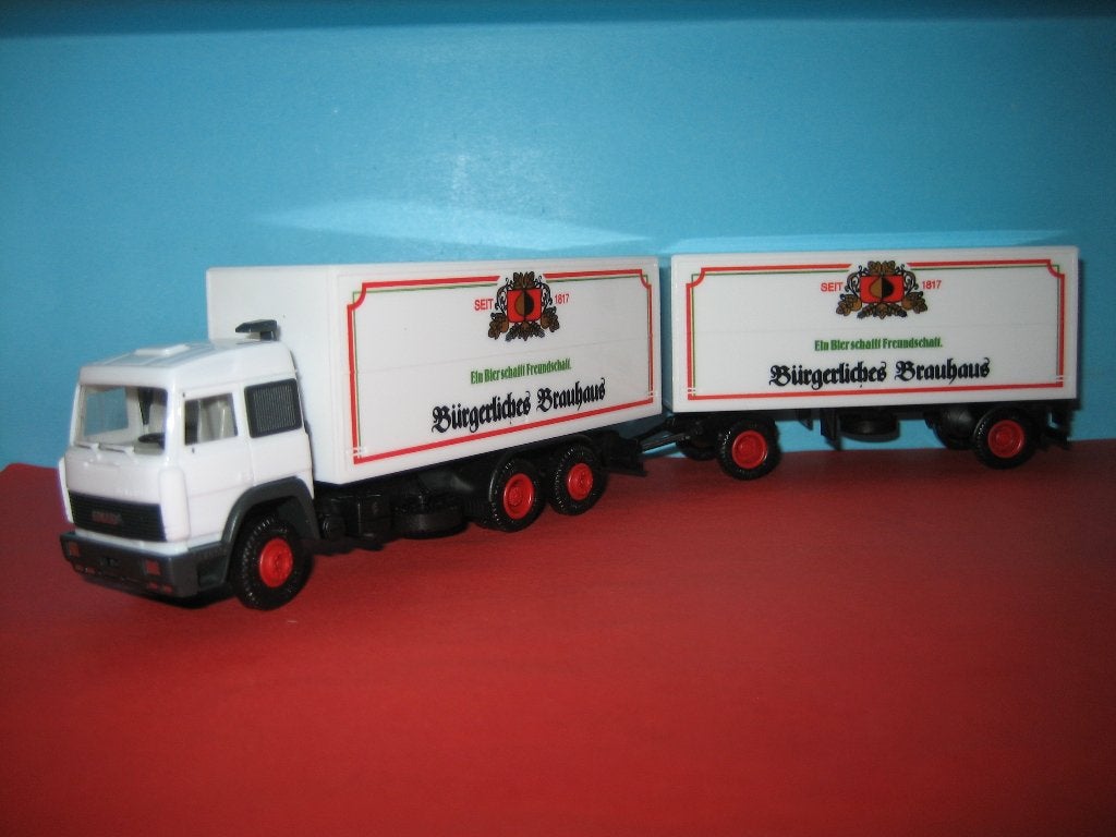 Burgerlicher-Brauhaus  IVECO combi  Herpa, Ophalen of Verzenden, Zo goed als nieuw, Bus of Vrachtwagen, Herpa