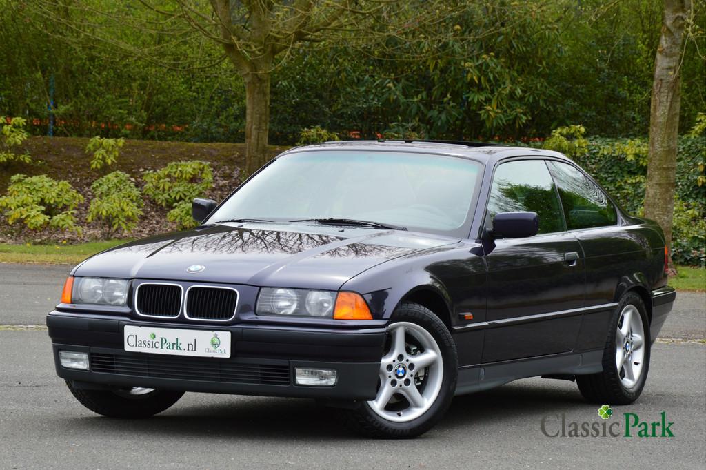 BMW 3 Serie 320i Coupé E36 (bj 1994), Auto's, Oldtimers, 150 pk, Blauw, Bedrijf, Handgeschakeld