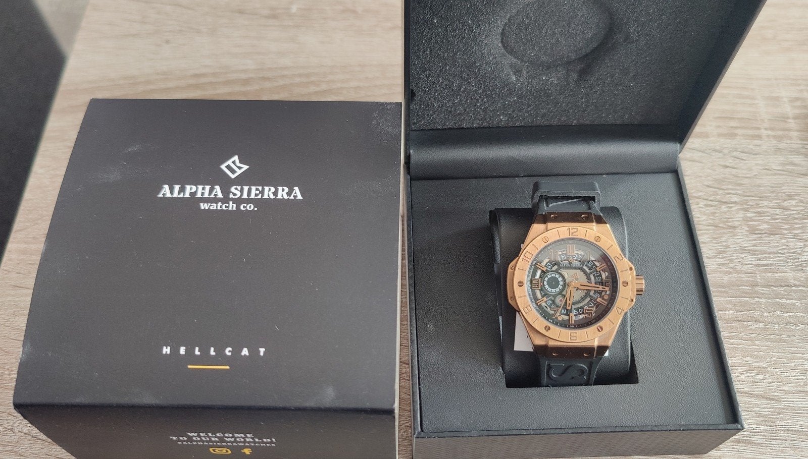 Nieuw ALPHA SIERRA horloge - Roségoud met zwart bandje, Ophalen of Verzenden