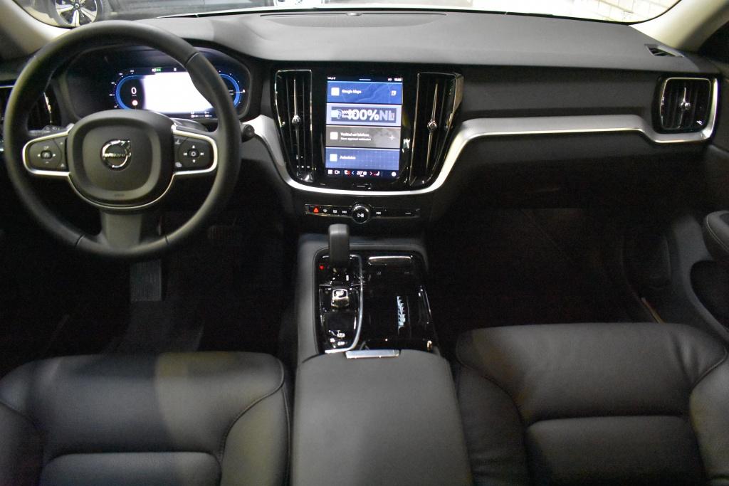 Volvo V60 T6 350PK AWD Essential Bright | Trekhaak | BLIS |, Automaat, Gebruikt, 4 cilinders, 24 maanden