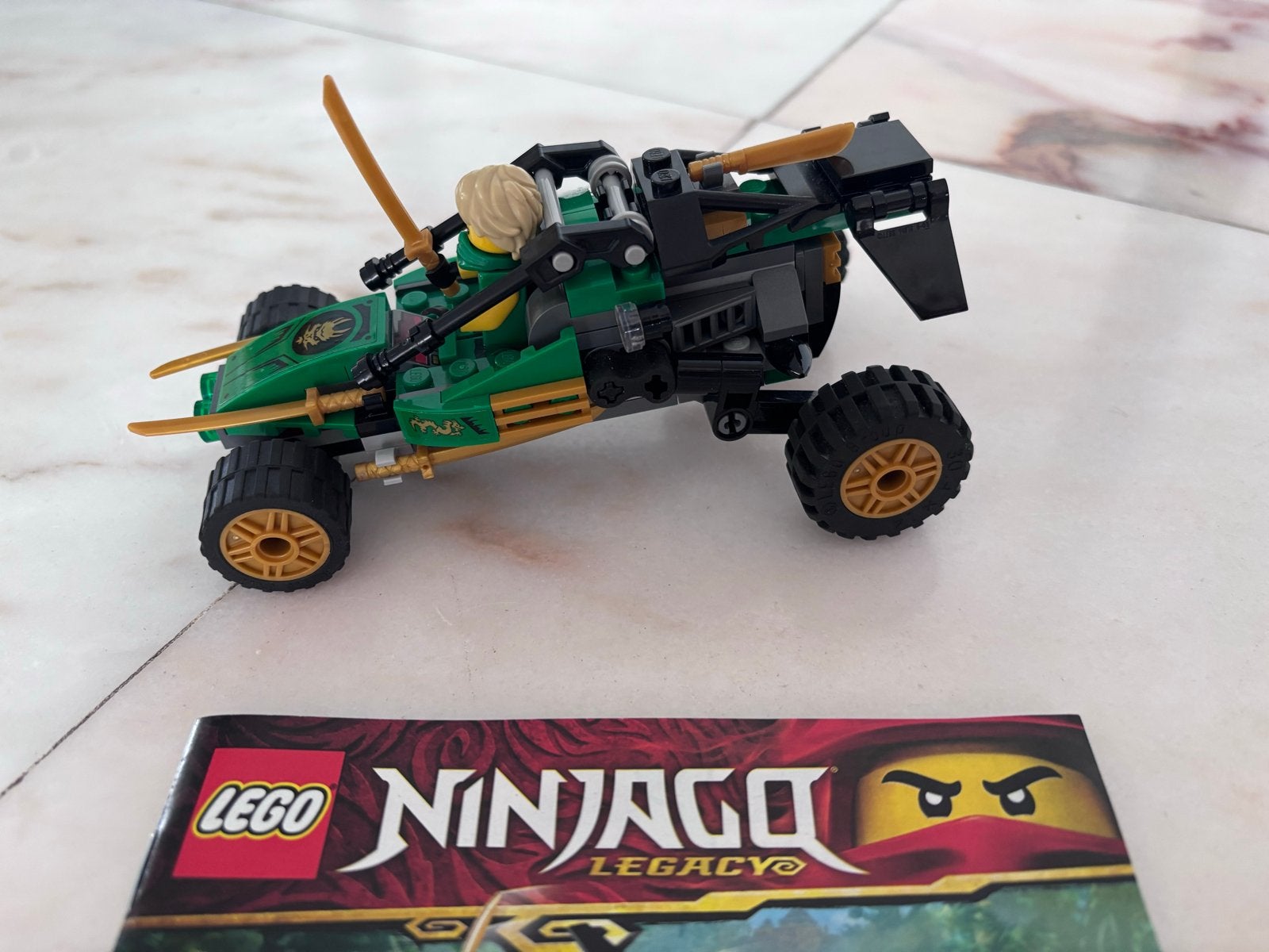 Lego Ninjago Legacy 71700 Jungle Raider met Lloyd