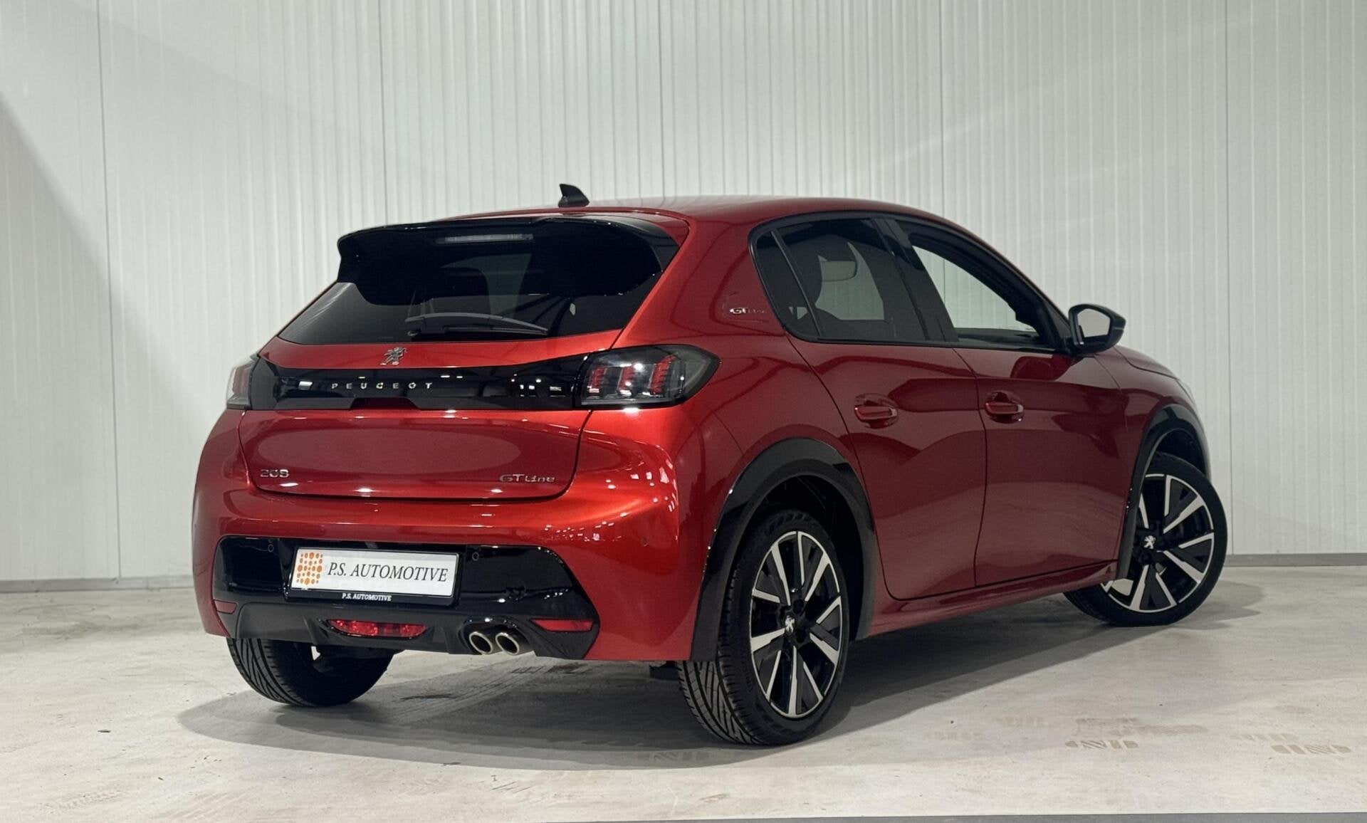 Peugeot 208 1.2 Pure Tech GT Line|CARPLAY|360 CAMERA|CRUISE, Gebruikt, Zwart, 4 cilinders, Met garantie (alle)