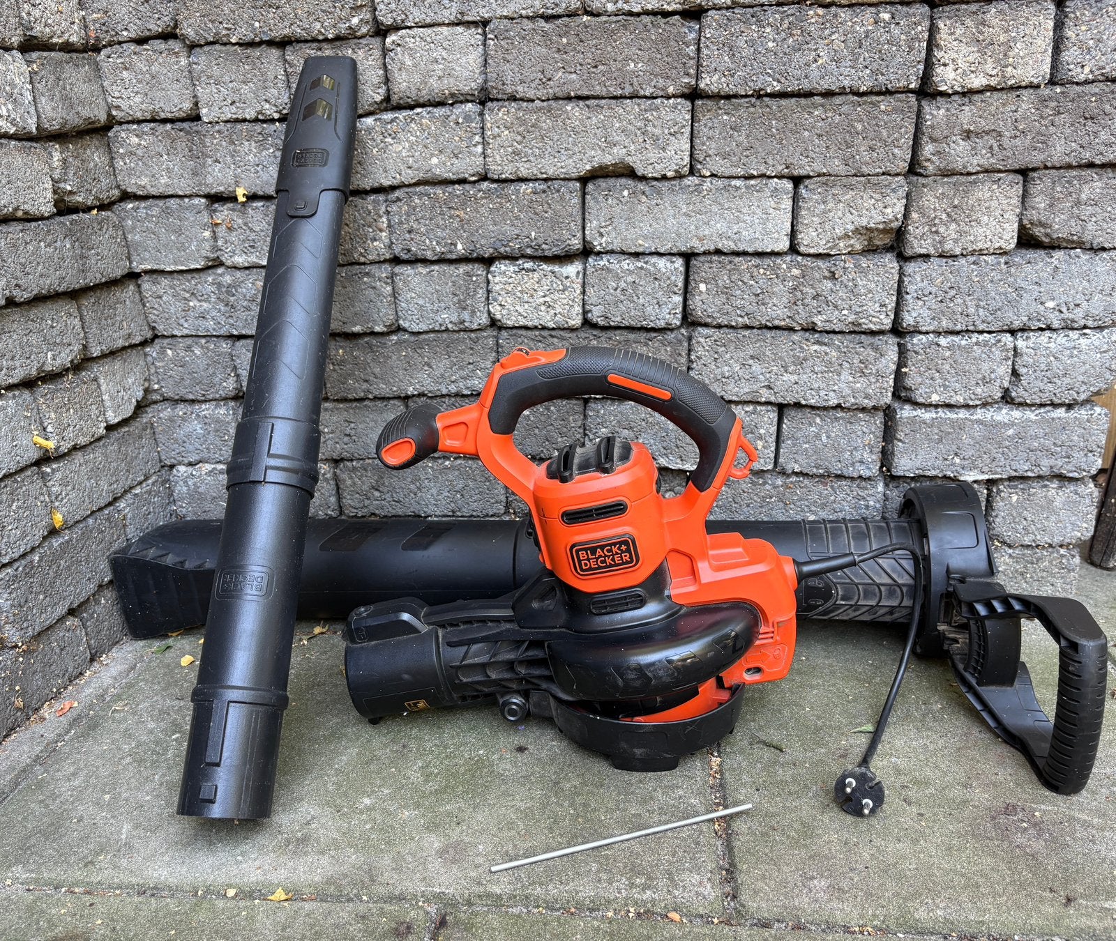 BLACK EN DECKER Bladblazer en bladzuiger met opvang rugzak, Ophalen, Zo goed als nieuw, Elektrisch