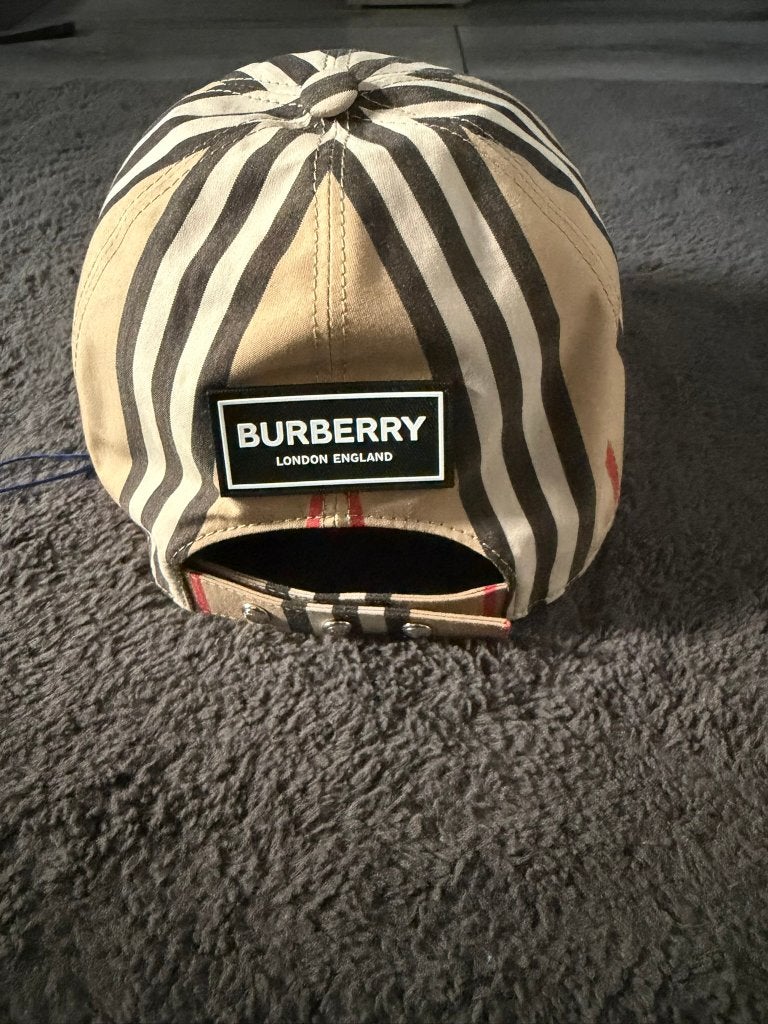 Originele Burberry Pet Nieuw met labels - Maat M, Nieuw, Ophalen of Verzenden, Burberry, Pet