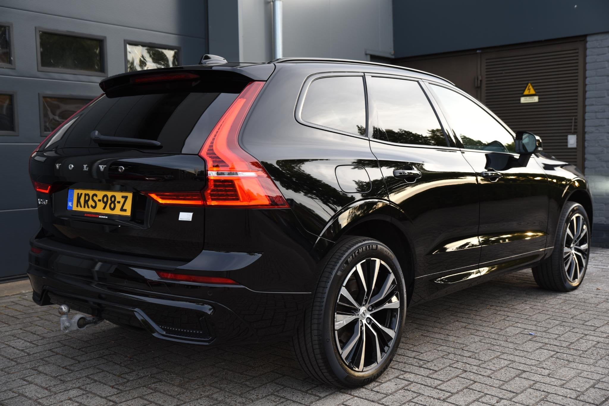 Volvo XC60 2.0 T6 Plug-in hybrid AWD Ultimate Dark PANO - TR, Auto's, Automaat, Gebruikt, Euro 6, 4 cilinders