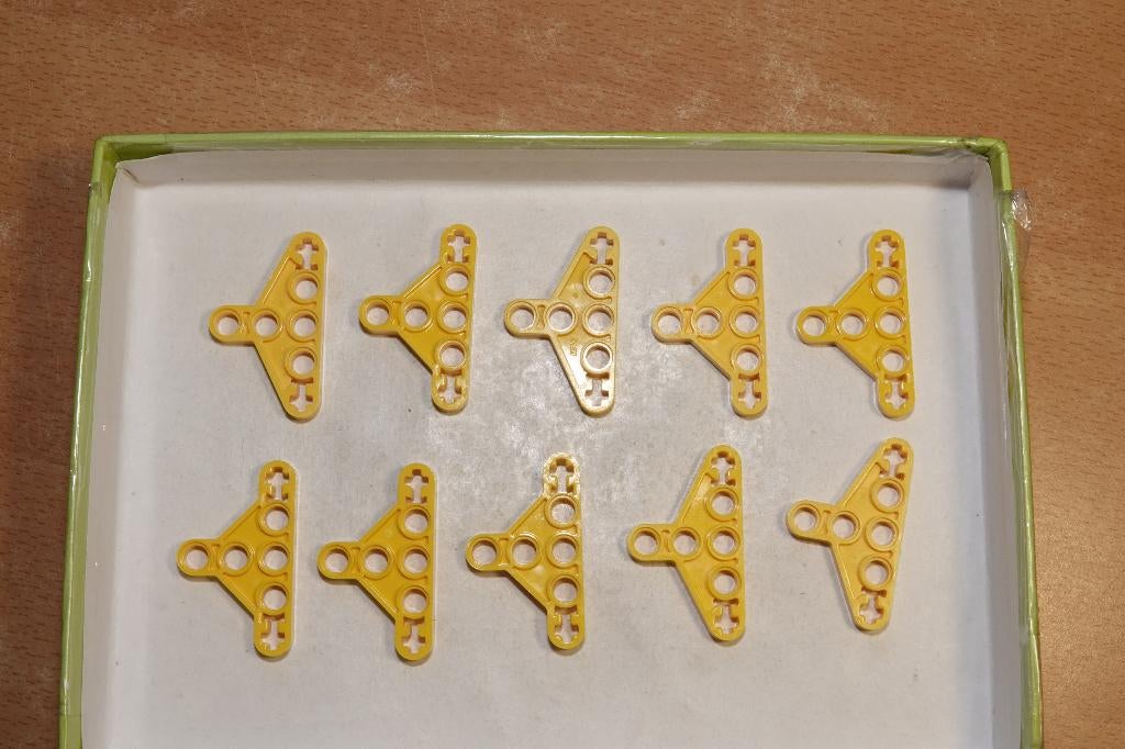 Lego Technic Liftarm Thin Triangle Geel 2905, Ophalen of Verzenden, Gebruikt, Losse stenen, Lego
