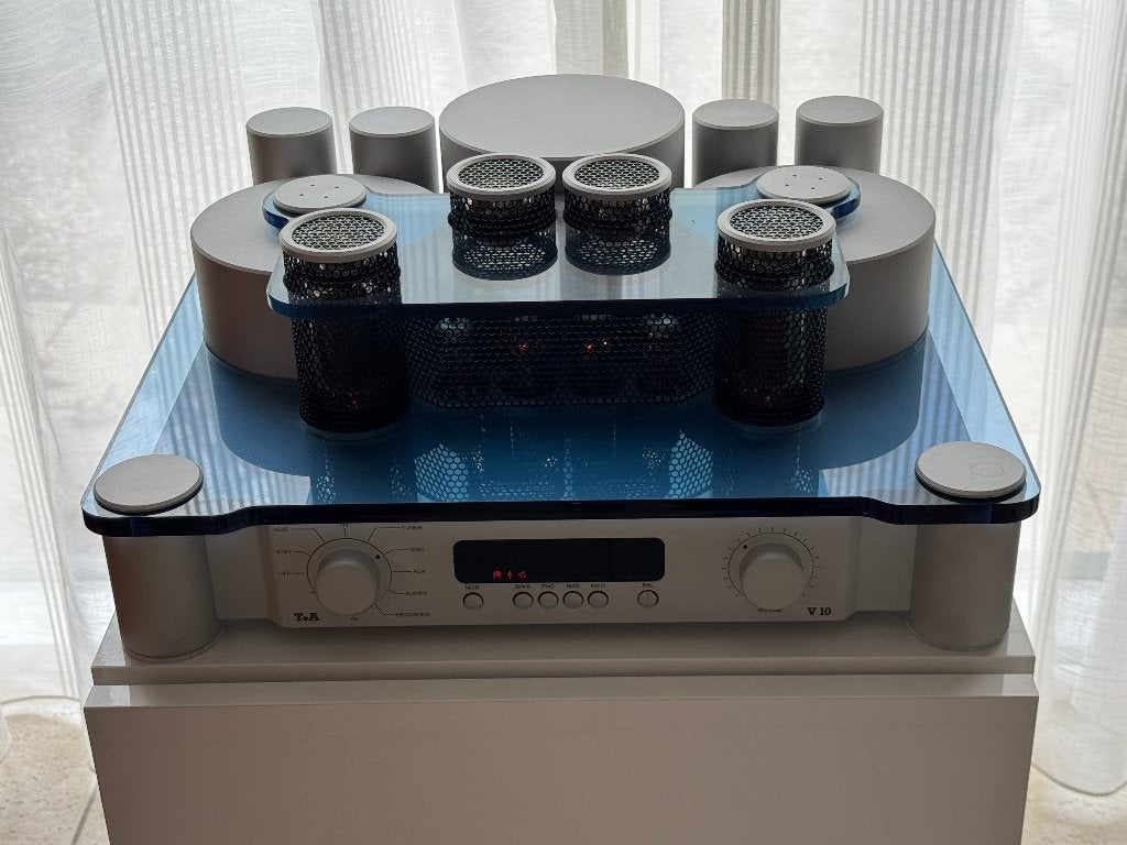 T+A V10, Unieke Versterker, Prachtig Design,High End., Zo goed als nieuw, 60 tot 120 watt, Stereo, Ophalen
