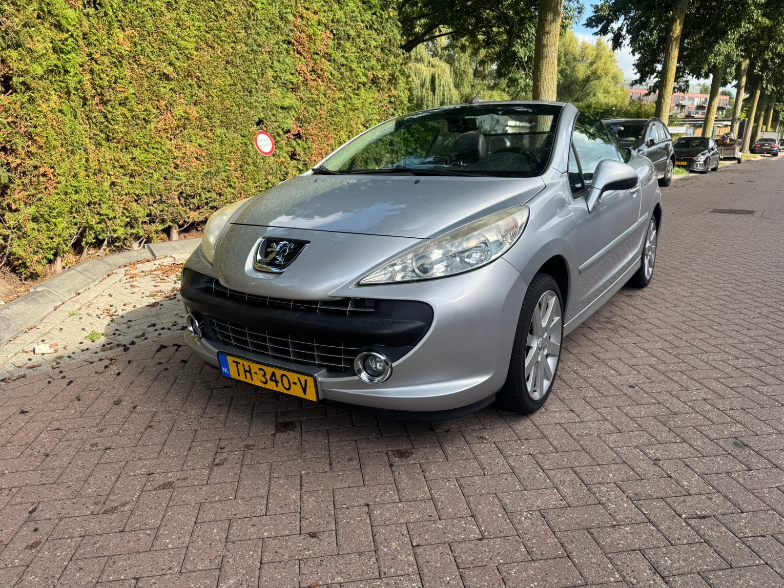 Peugeot 207 1.6 16V CC 88KW 2008 Grijs, Auto's, Voorwielaandrijving, 15 km/l, Zwart, 4 cilinders