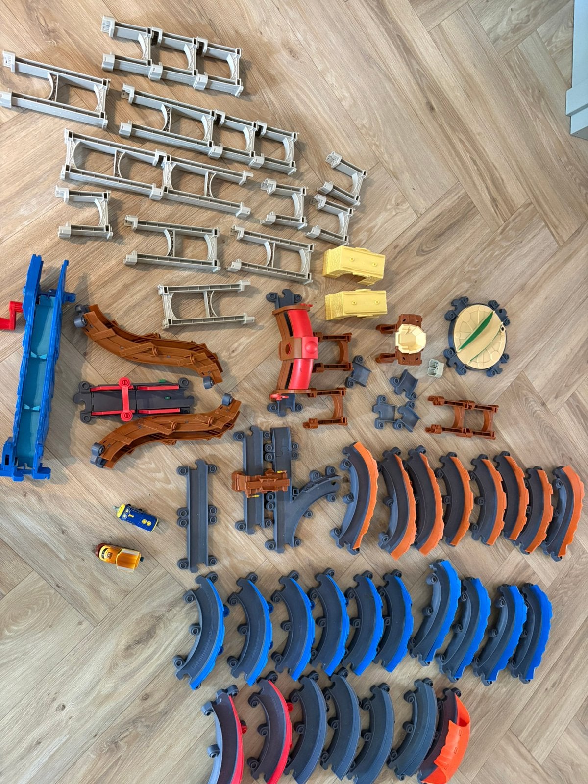 Chuggington racebaan +/- 35 delen, Overige merken, Racebaan, Zelf te bouwen, Ophalen of Verzenden