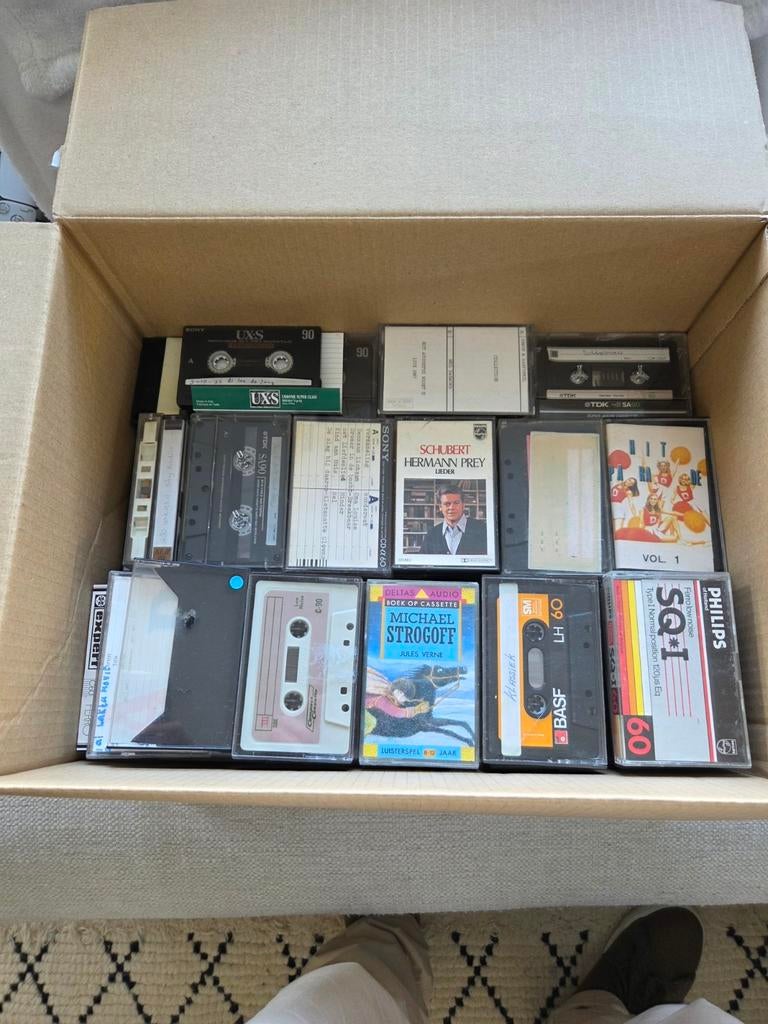 Doos vol cassettebandjes - origineel en opgenomen, Cd's en Dvd's, Cassettebandjes, Gebruikt, Ophalen of Verzenden, Origineel, Met bewaardoos, rek of koffer