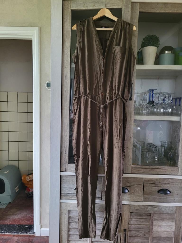 SOHO linnen jumpsuit. Legergroen kaki van kleur. Maat L., Kleding | Dames, Jumpsuits, Maat 38/40 (M), Soho, Ophalen of Verzenden