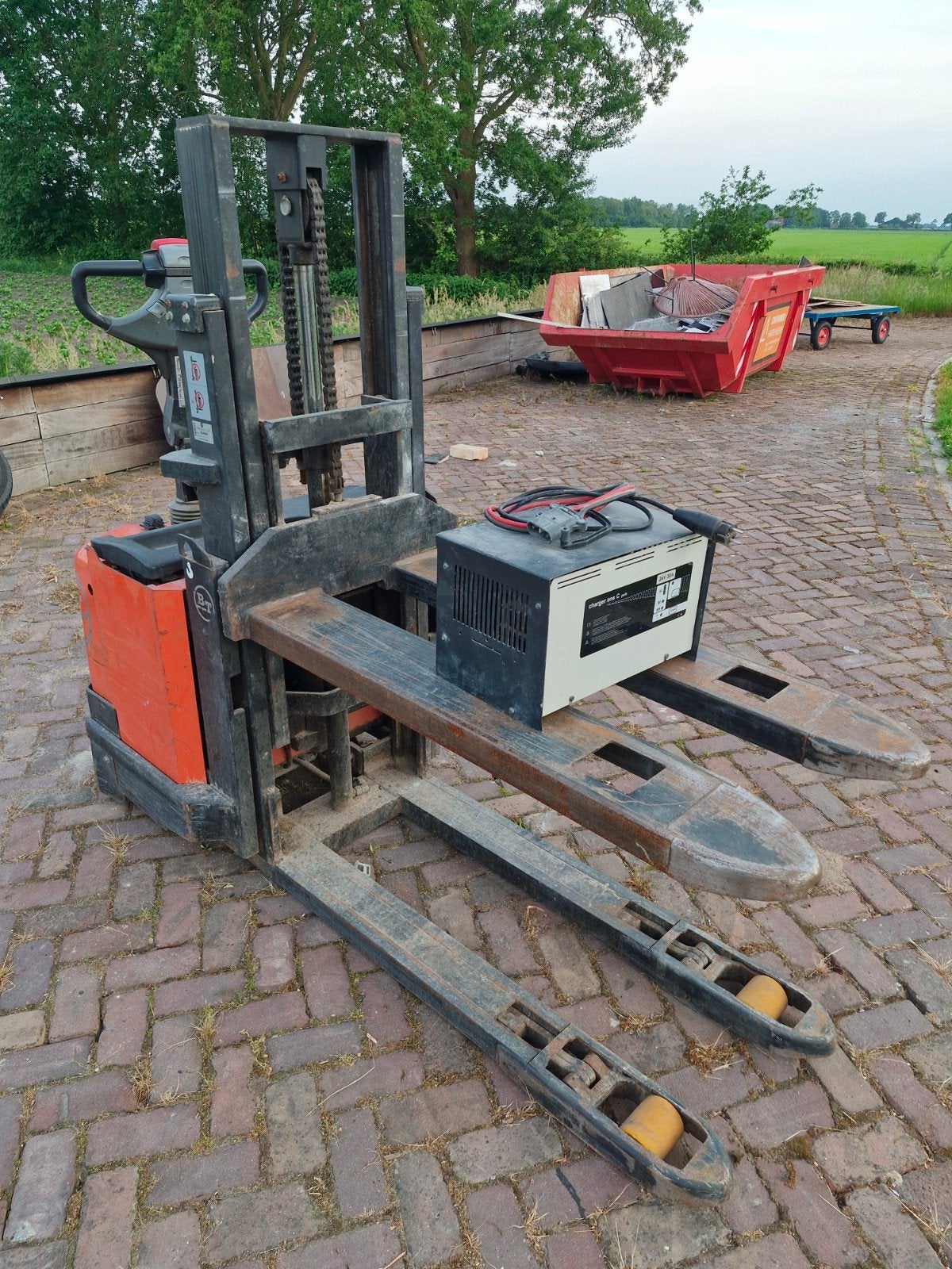 BT SWE 160L Elektrische Palletstapelaar met Lader, Ophalen, Stapelaar, 1000 tot 2000 kg, BT