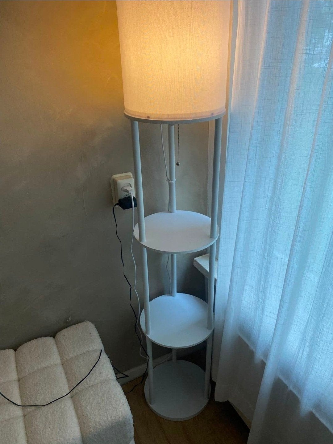 Witte staande lamp met planken - Modern en functioneel, Ophalen, Hout, Zo goed als nieuw, Modern