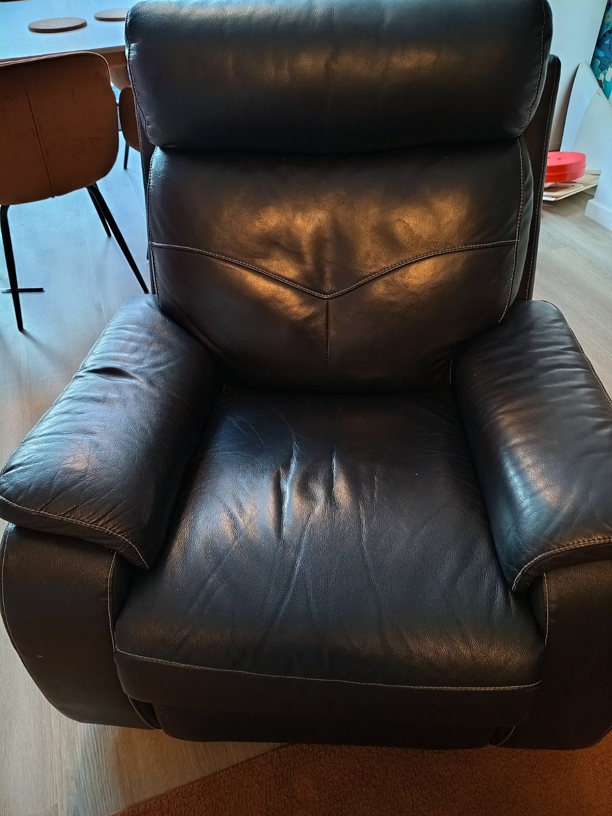 Twee zwarte leren relaxfauteuils stoelen, Ophalen, Modern, Comfortabel, Gebruikt, Twee