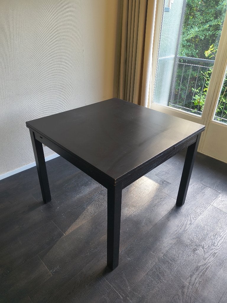 Uitschuifbare zwarte vierkante tafel, Huis en Inrichting, Tafels | Eettafels, Ophalen, Gebruikt, 50 tot 100 cm, Vierkant