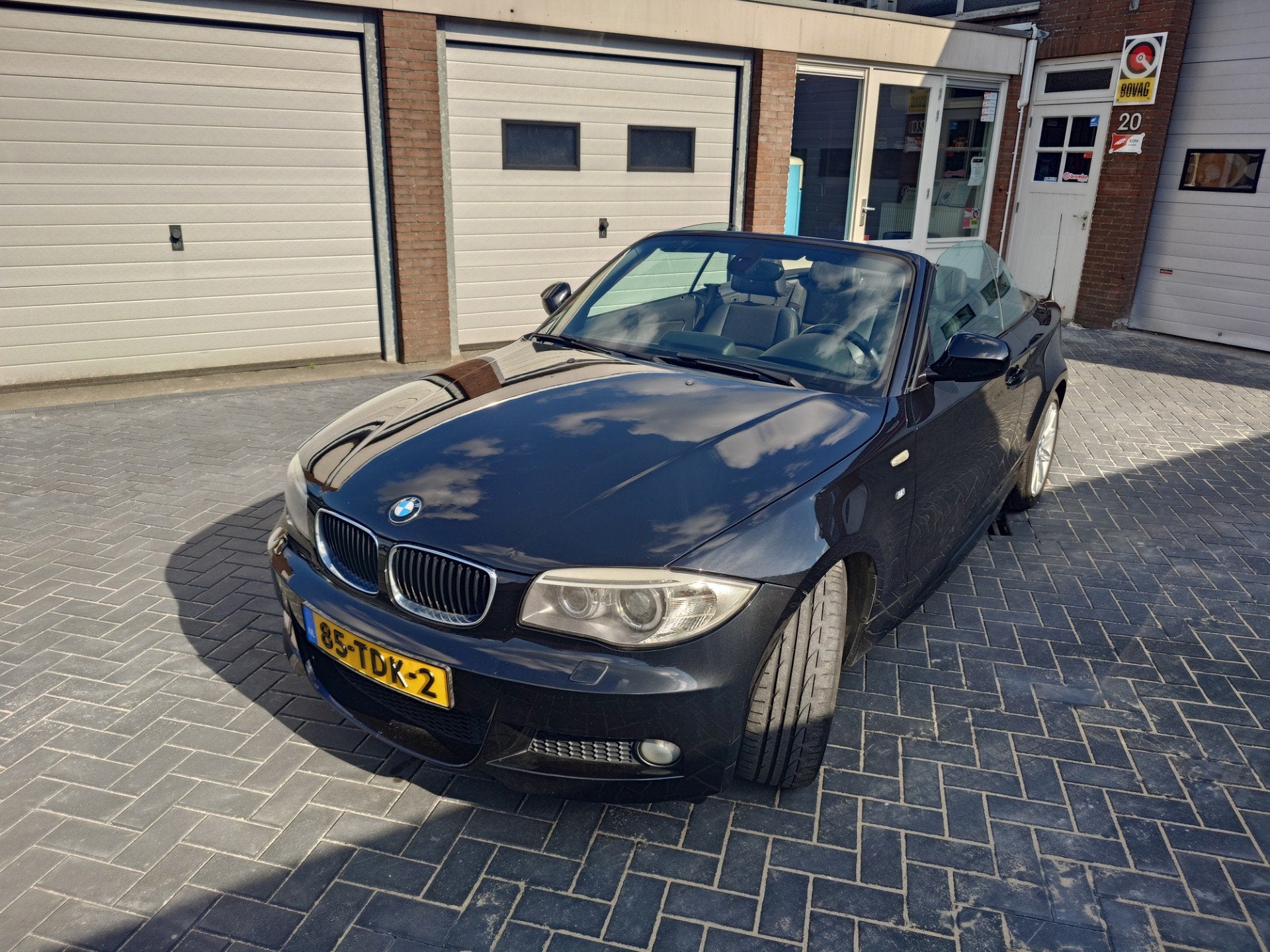 BMW 1-serie Cabrio 118i High Executive, Airco, Cruise, Auto's, Zwart, Cabriolet, 4 stoelen, Leder en Stof