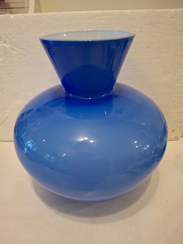 Murano - mooie grote blauw/ witte Opaline glazen vaas, Antiek en Kunst, Ophalen of Verzenden