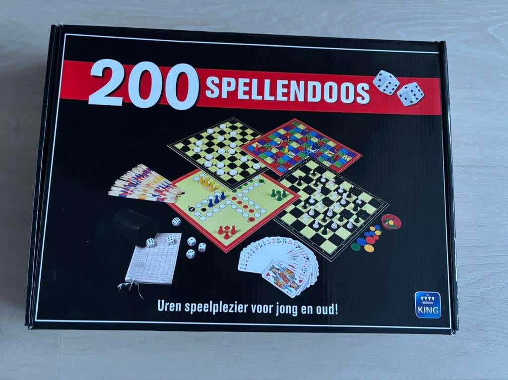 King 200 spellen doos, Hobby en Vrije tijd, Gezelschapsspellen | Bordspellen, Ophalen of Verzenden, Zo goed als nieuw