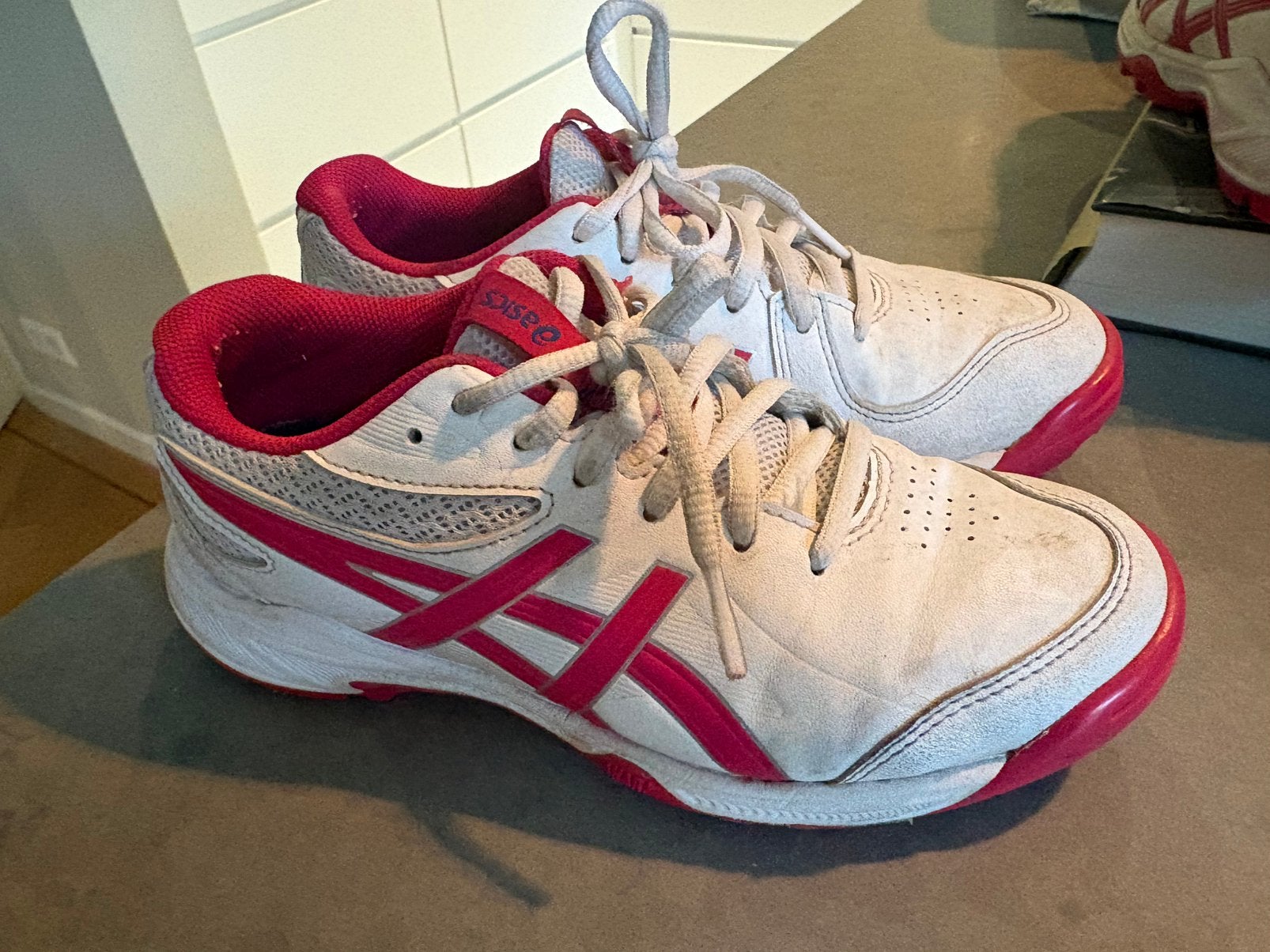 Hockeyschoenen Asics maat 34,5, Sport en Fitness, Hockey, Ophalen of Verzenden, Zo goed als nieuw, Schoenen