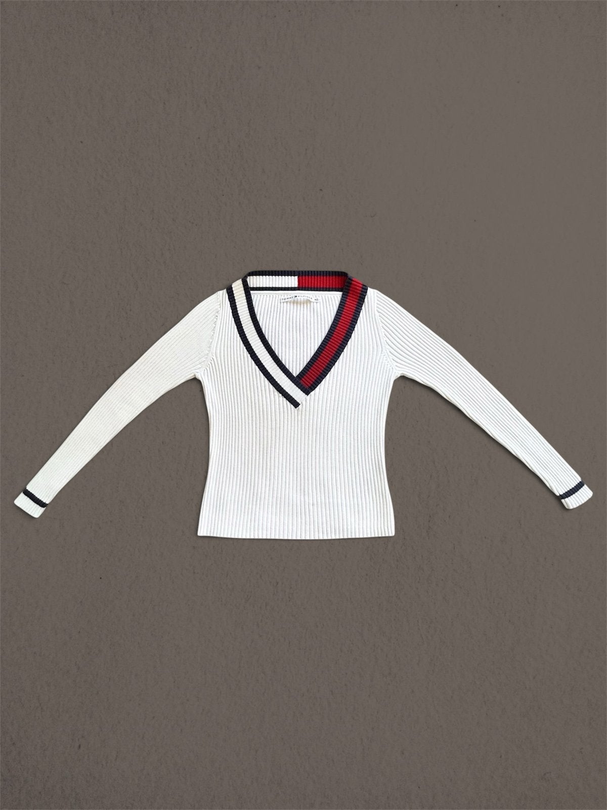 Tommy Hilfiger V-hals trui wit met strepen, Kleding | Dames, Truien en Vesten, Ophalen of Verzenden, Zo goed als nieuw, Maat 36 (S)