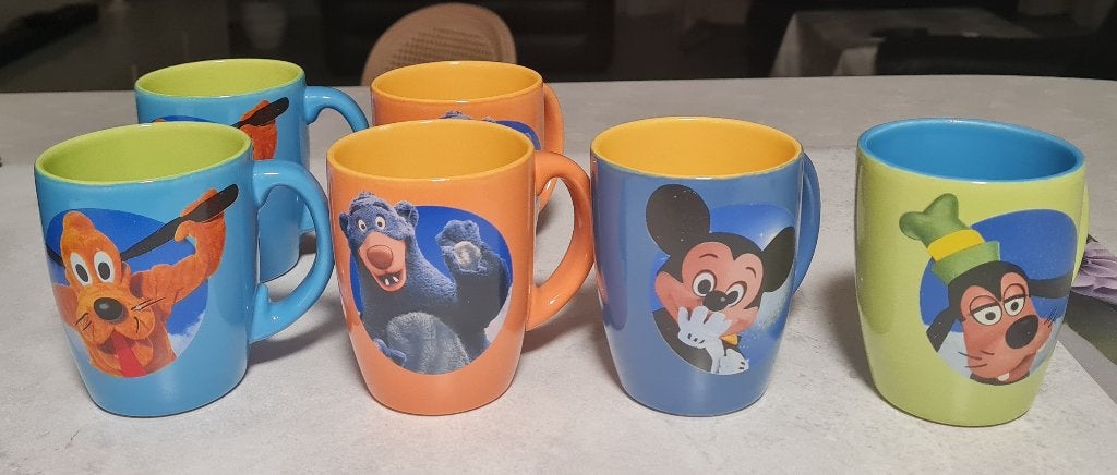 Disney - 6 Bekers, 5 bordjes en 2 kommen, Overige materialen, Overige typen, Ophalen of Verzenden, Zo goed als nieuw