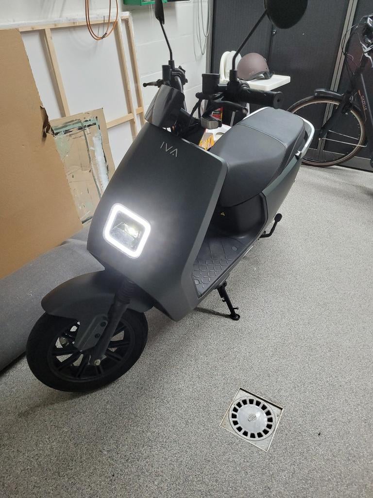 IVA E-GO S8 Elektrische Scooter - Zo goed als nieuw, Fietsen en Brommers, Snorfietsen en Snorscooters, Ophalen of Verzenden, Zo goed als nieuw
