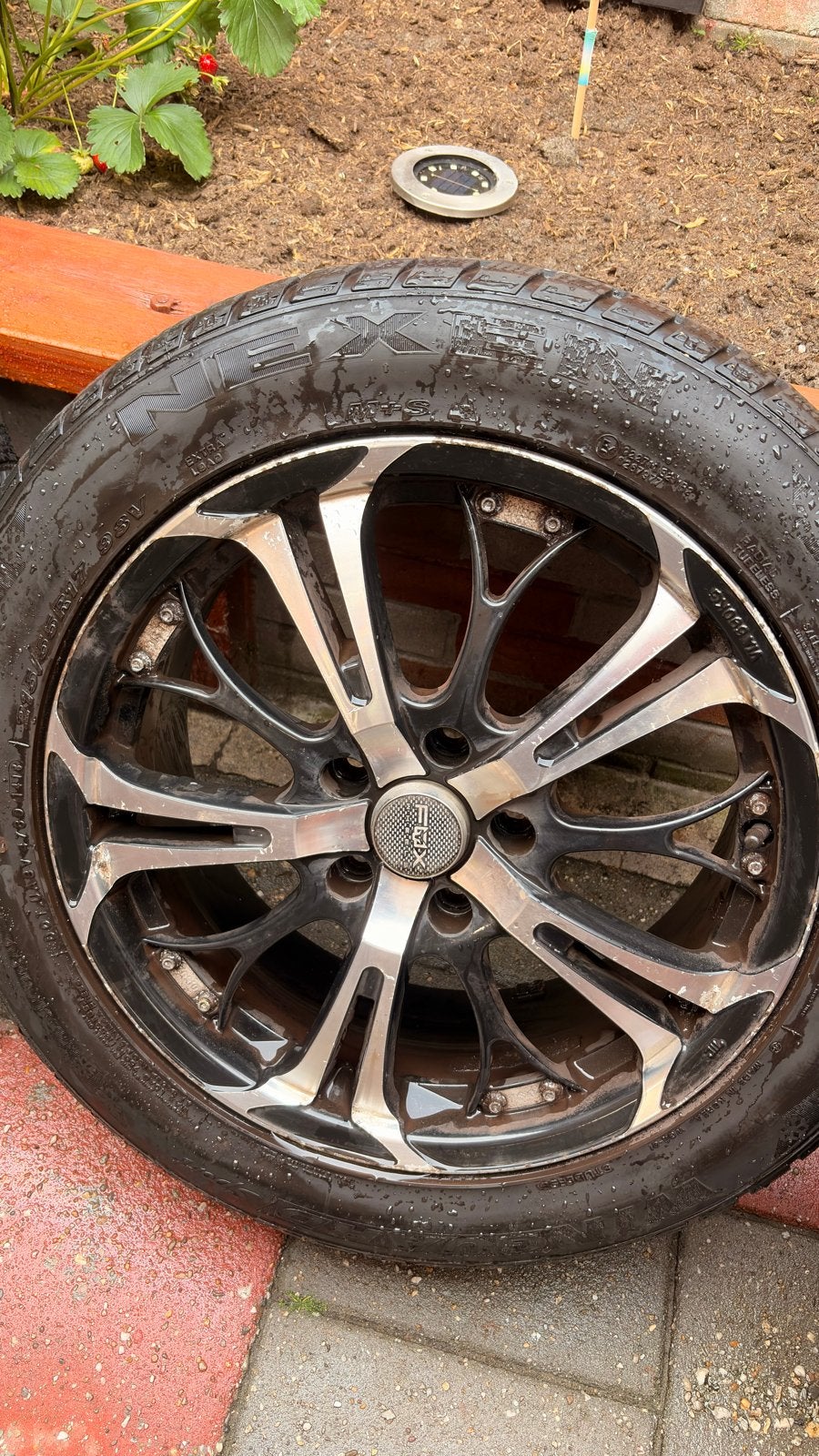 Winterbanden met velgen 215/55/17 (Nissan Juke 2011), Ophalen, Banden en Velgen, 17 inch, Winterbanden