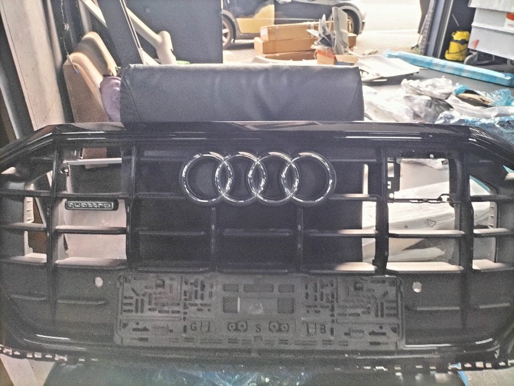 Originele Audi Q8 Grille Zwart Pre-Facelift 4M8807233A, Auto-onderdelen, Ophalen, Gebruikt, Voor, Audi