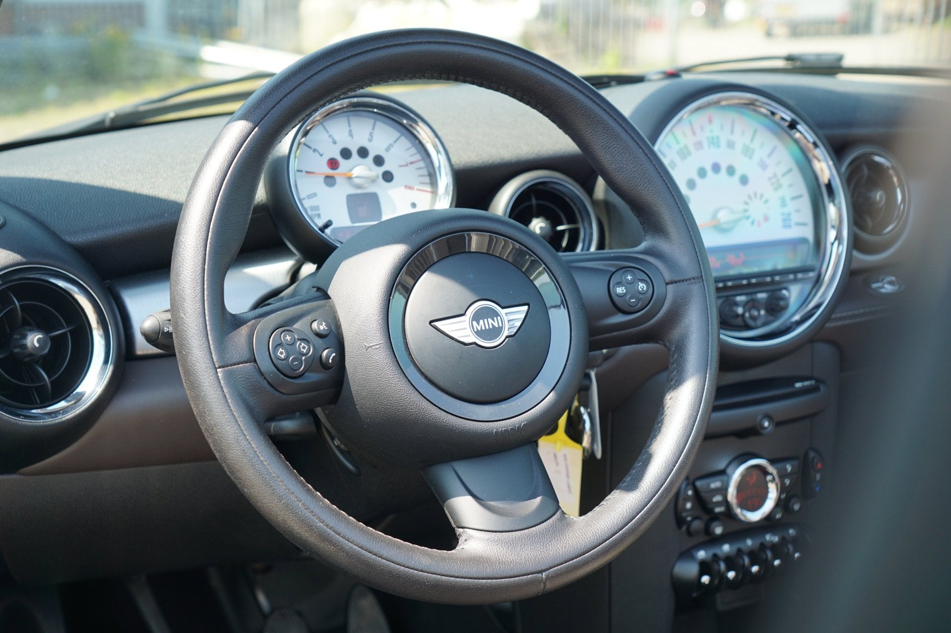 Mini Cabrio 1.6 Cooper | Iced Chocolate Metallic | Leder/Sto, Gebruikt, Euro 6, 4 cilinders, 4 stoelen