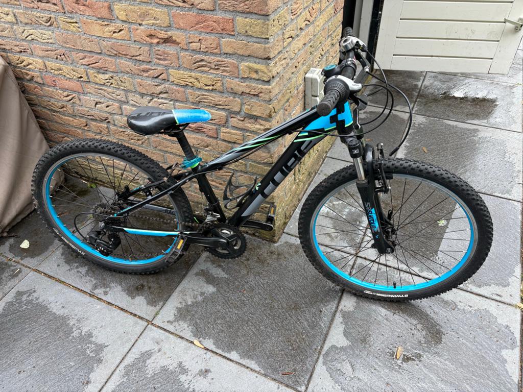 Cube kinder mountainbike 24 inch - Zwart/Blauw, Fietsen en Brommers, Fietsen | Mountainbikes en ATB, Hardtail, Zo goed als nieuw