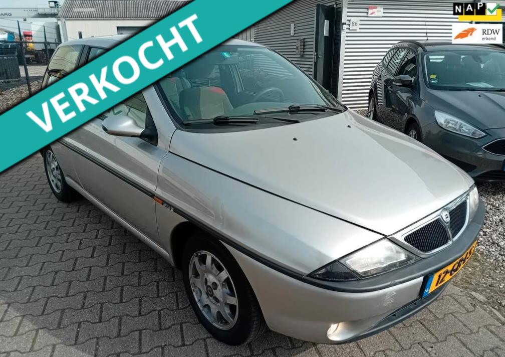 Lancia Y 1.2 16V 2000 AIRCO, NIEUWE APK! UNIEK! ZEER ZUINIG, Auto's, Lancia, Voorwielaandrijving, 15 km/l, 4 cilinders, Origineel Nederlands