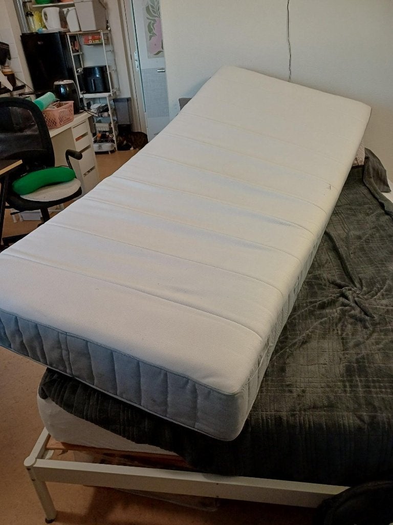 IKEA VESTERÖY Matras 90x200 cm / Single Mattress (Like New), 90 cm, Eenpersoons, Ophalen of Verzenden, Zo goed als nieuw
