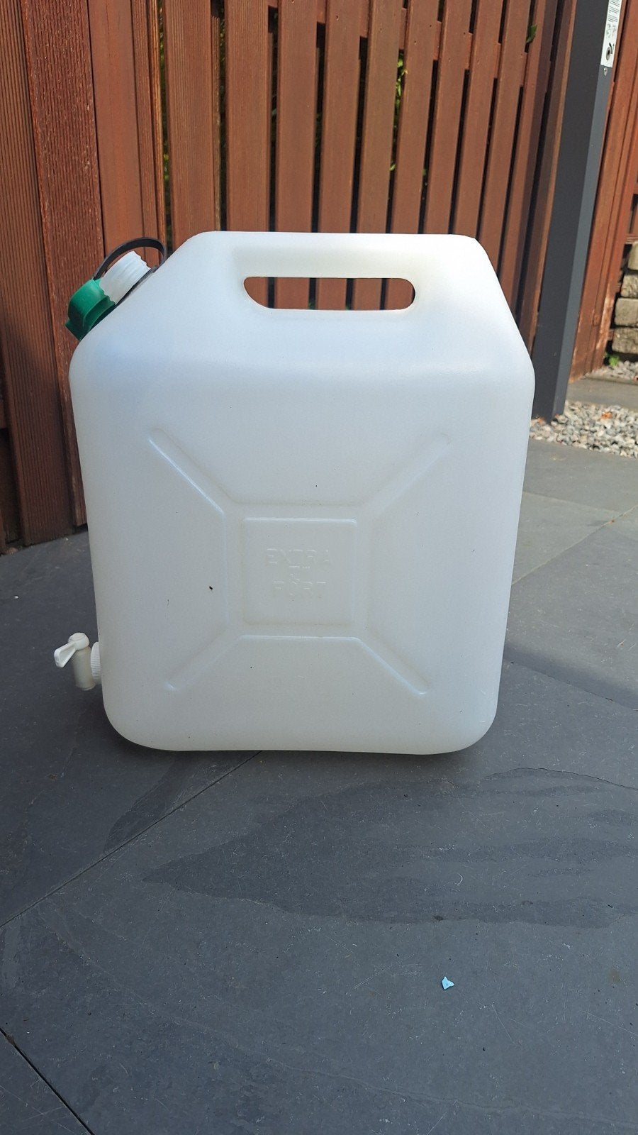 Witte jerrycan met kraantje, Ophalen, Gebruikt
