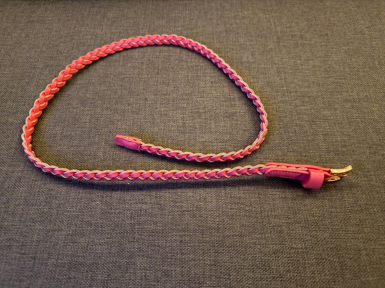 Roze gevlochten riem - 70cm, Kleding | Dames, Riemen en Ceinturen, Minder dan 3 cm, Overige kleuren, Minder dan 80 cm, Tailleriem