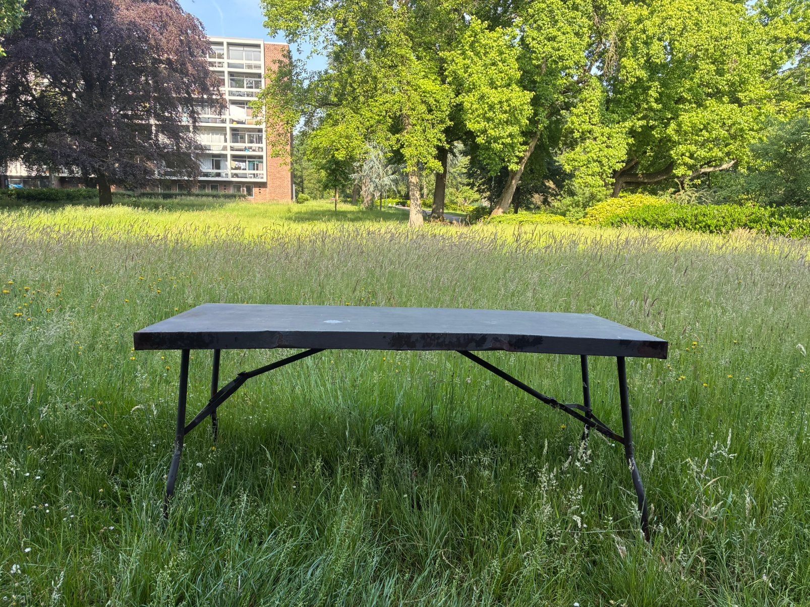 Metalen tafel met inklapbare poten, Ophalen, Gebruikt, Staal, Inklapbaar
