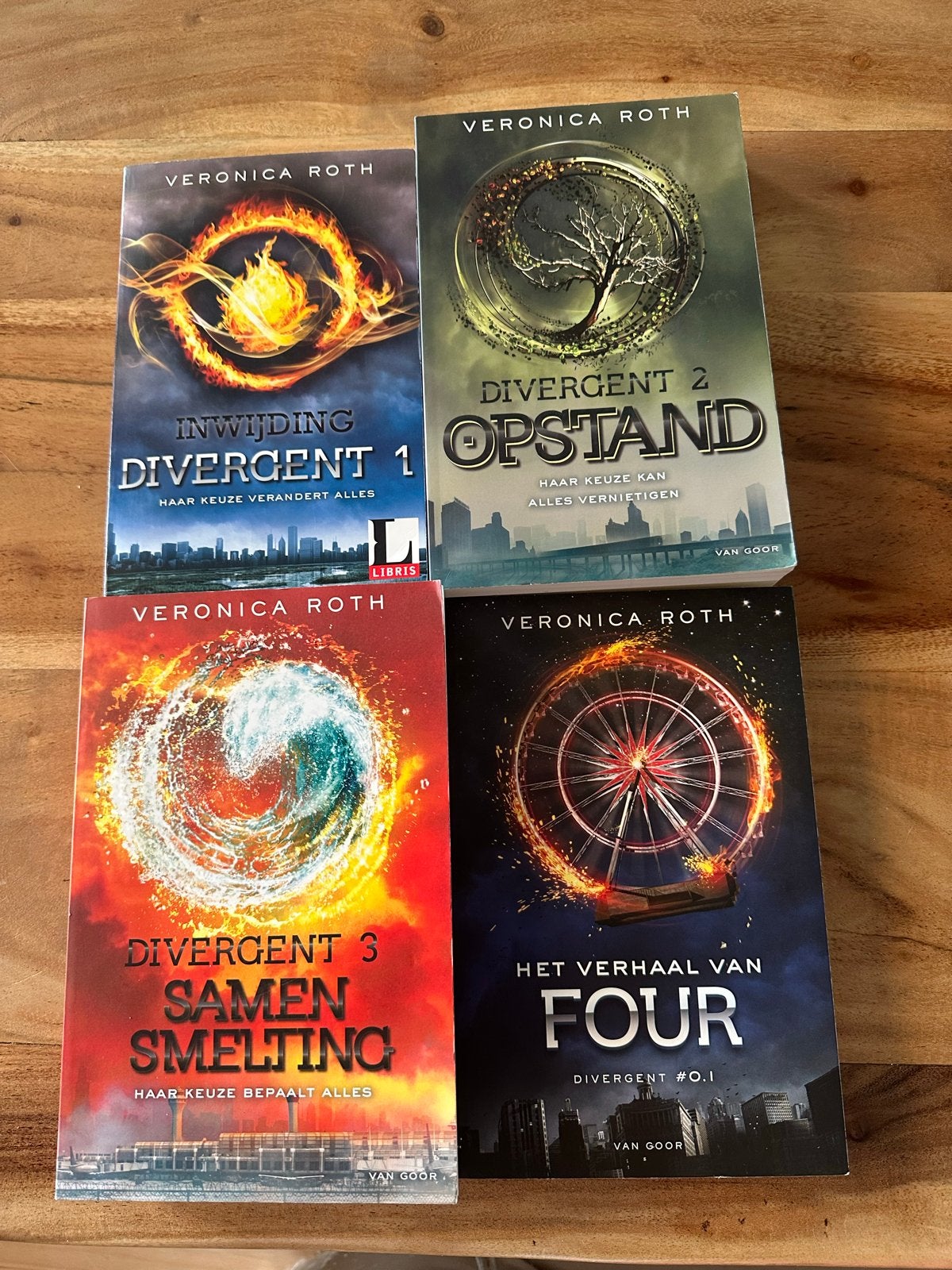 Divergent serie Veronica Roth - 4 boeken, Ophalen of Verzenden, Zo goed als nieuw
