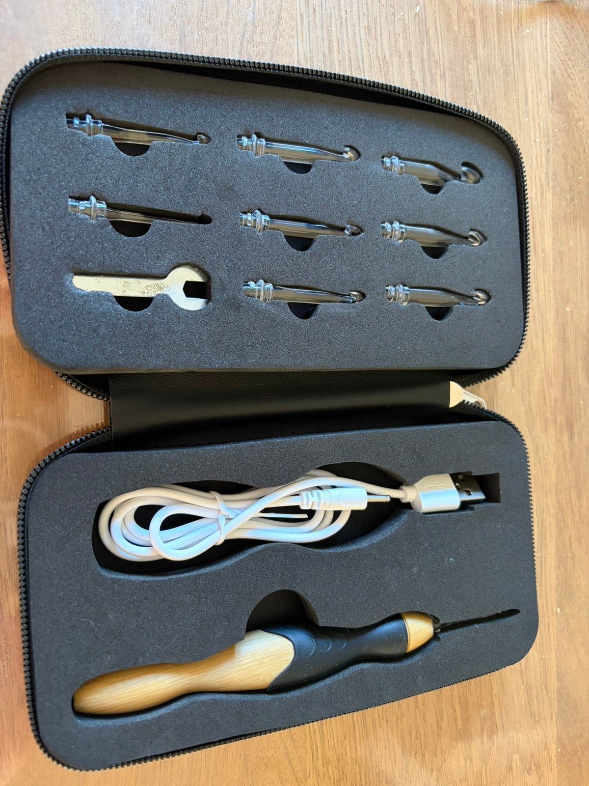 Lichtgevende haaknaalden set - USB laadbaar, Hobby en Vrije tijd, Ophalen, Nieuw