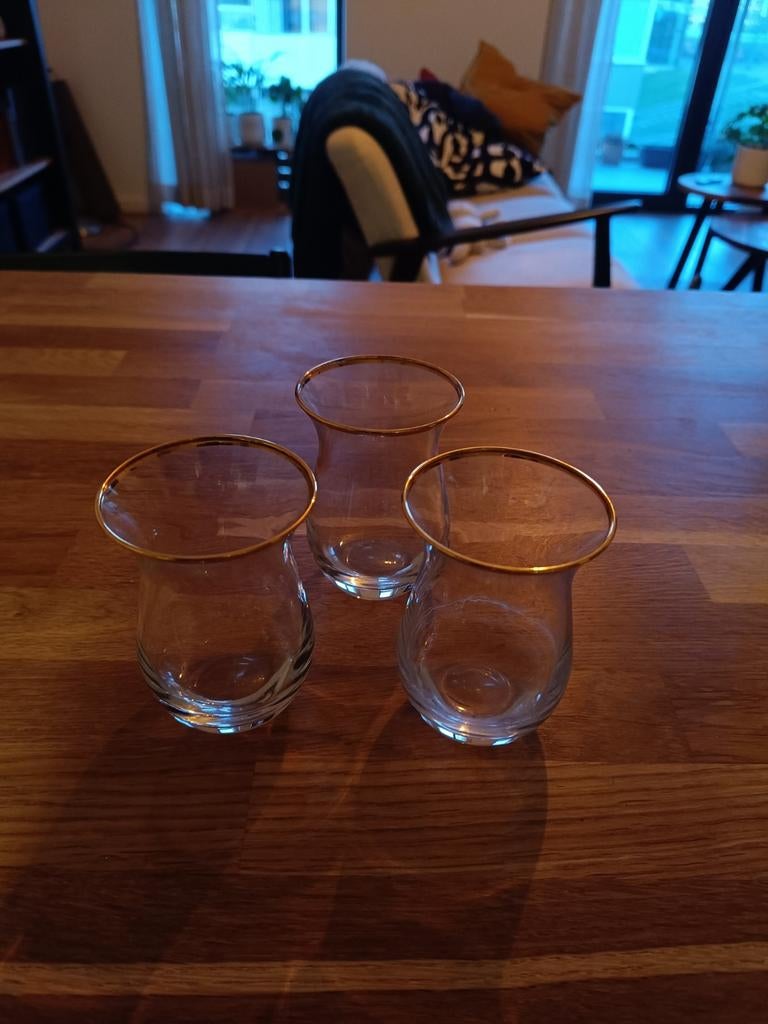 Theeglaasjes gratis, Ophalen