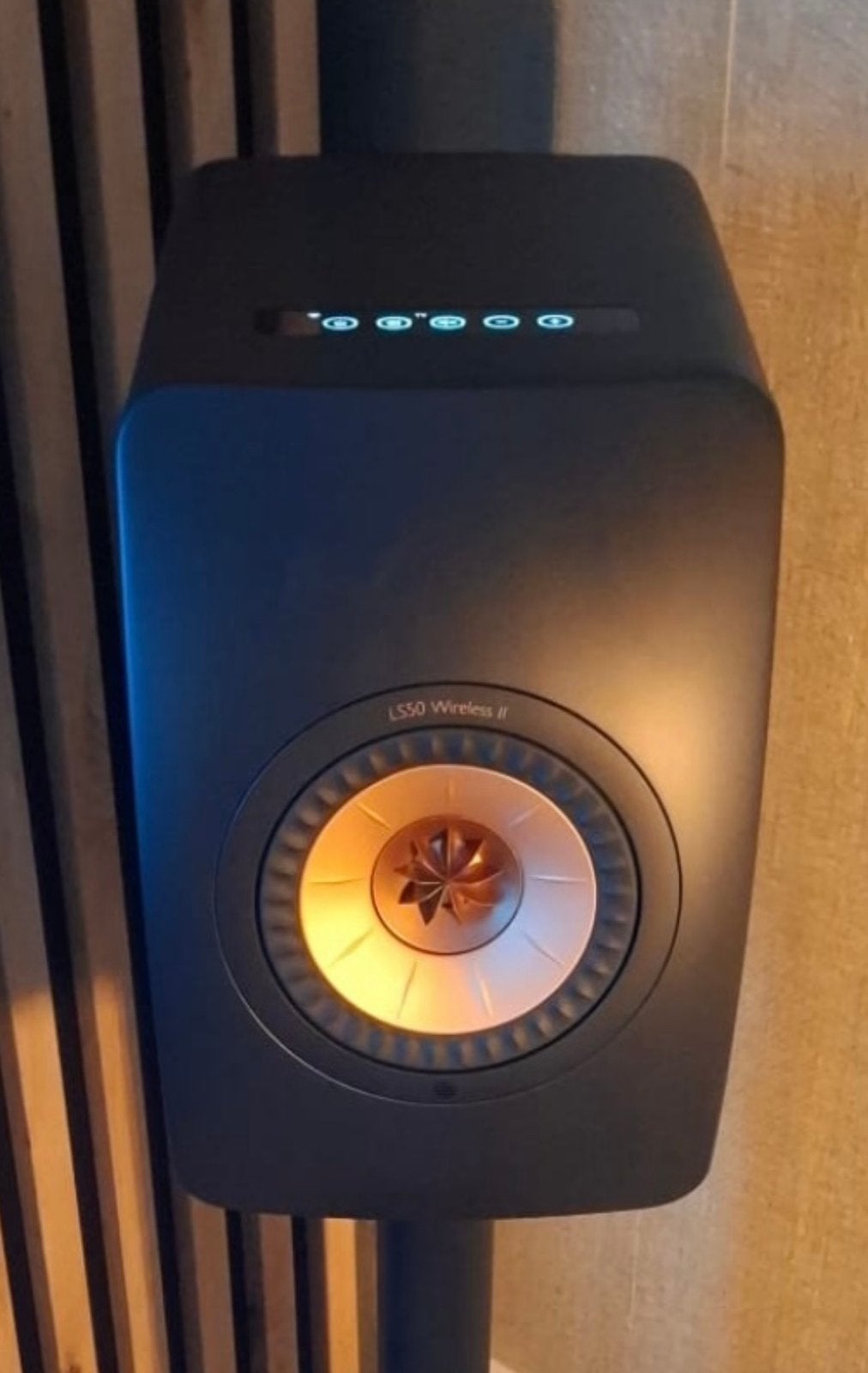 KEF LS50 Wireless II met S2 stands - Zwart, Audio, Tv en Foto, Ophalen, Stereo speakers, Inclusief standaarden, Zo goed als nieuw