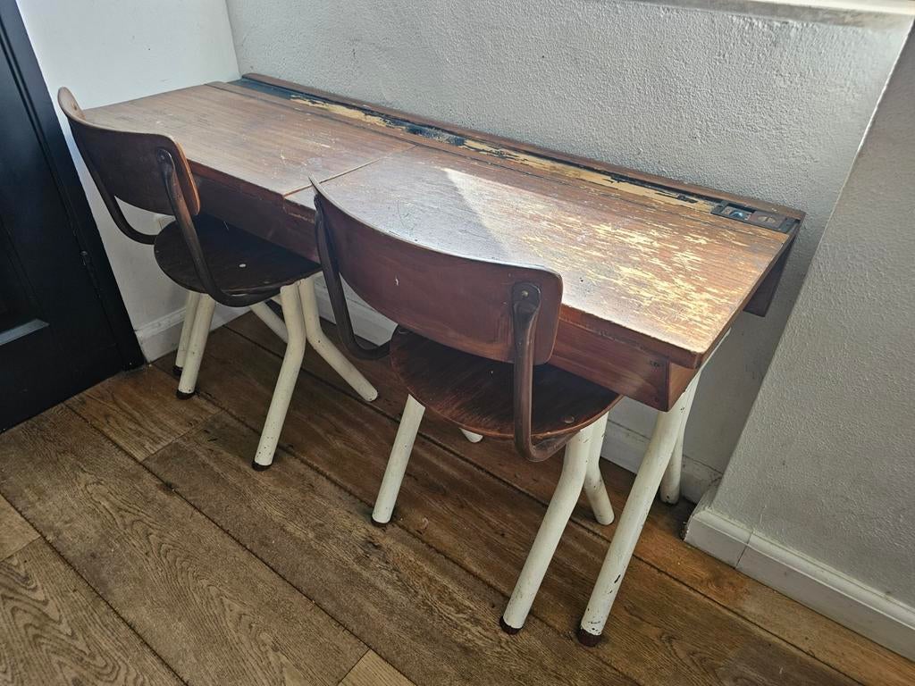Vintage kinderbureau met stoeltjes - opknapper of vintage, Kinderen en Baby's, Kinderkamer | Tafels en Stoelen, Ophalen