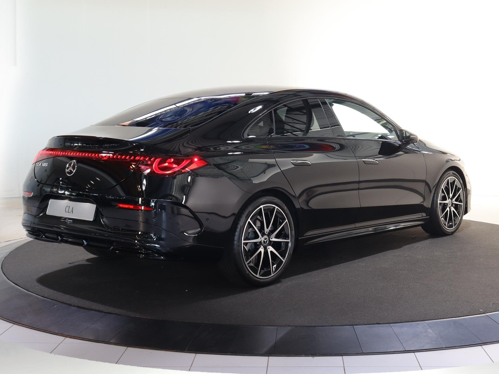 Mercedes-Benz CLA 180 Business Solution AMG | Matrix led | 1, CLA, 4 cilinders, Zwart, Bedrijf