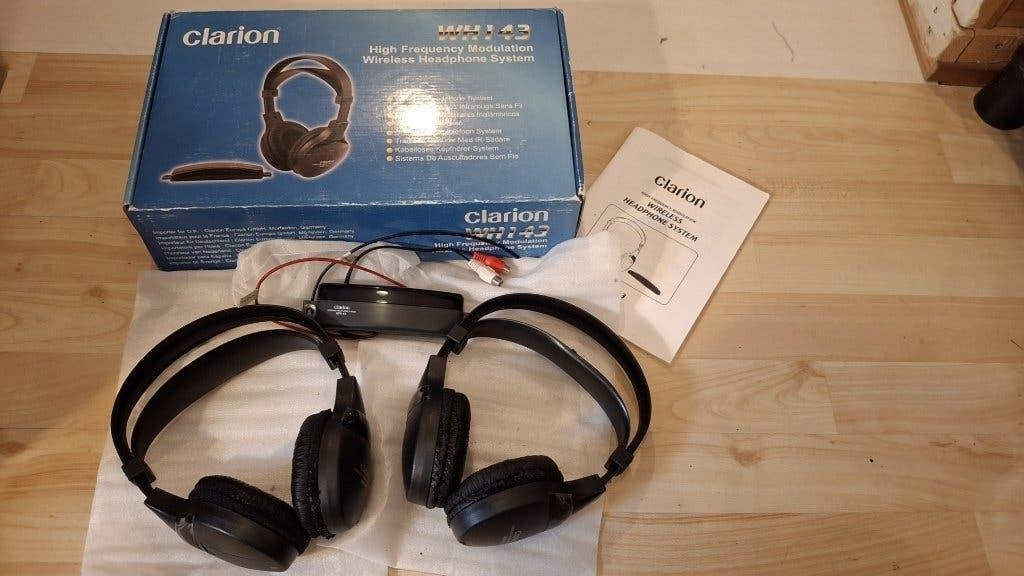 Set Clarion WH143 infrarood koptelefoon en transmitter, Auto diversen, Autoradio's, Clarion, Nieuw, Ophalen of Verzenden, Faurecia Clarion Electronics Japan