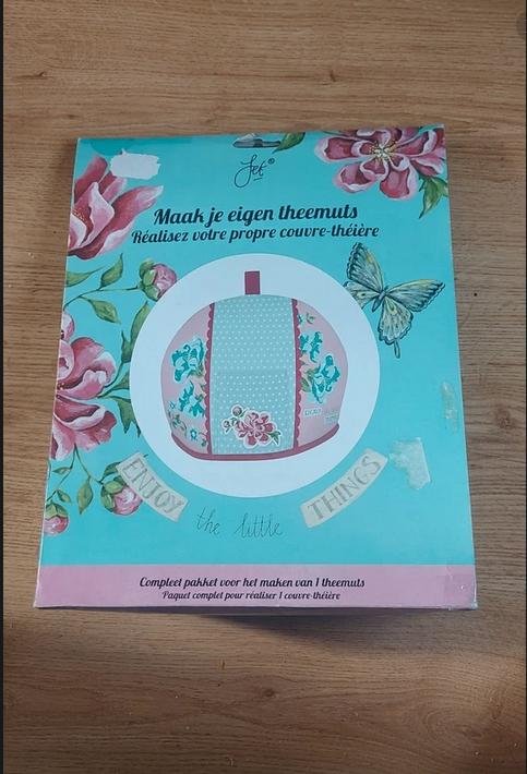 Knutsel sets theemuts met bloemen, Ophalen of Verzenden, Nieuw