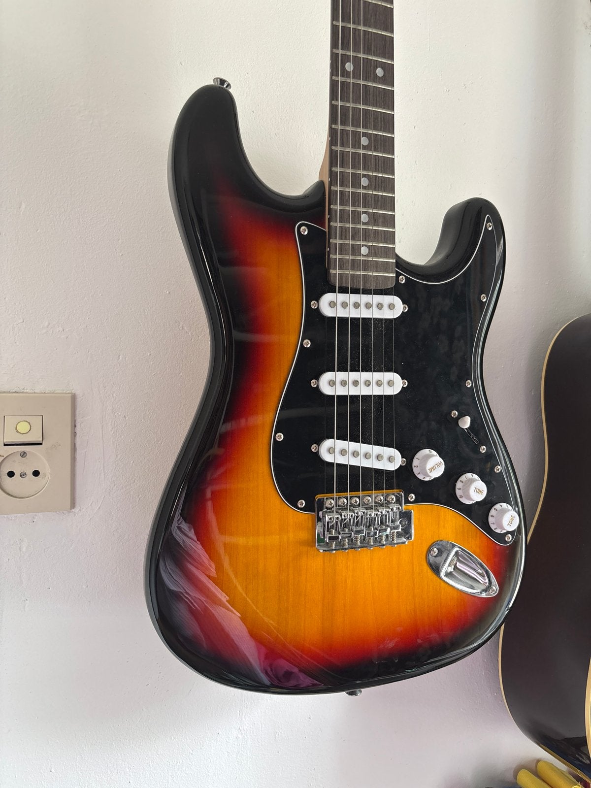 Aria Pro II STG-series elektrische gitaar (sunburst), Muziek en Instrumenten, Snaarinstrumenten | Gitaren | Elektrisch, Gebruikt