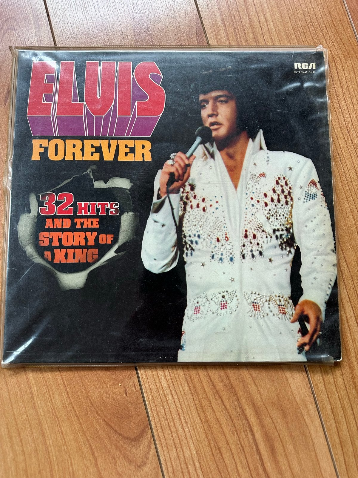 Elvis Forever - 32 Hits en het verhaal van een koning LP, Cd's en Dvd's, LP, Gebruikt, Ophalen of Verzenden, Complilatie