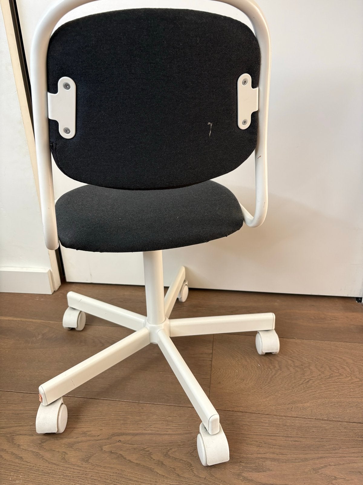 IKEA kinderbureaustoel Orfjall zwart/wit, Huis en Inrichting, Bureaustoelen, Ophalen, Zo goed als nieuw, Zwart, Bureaustoel