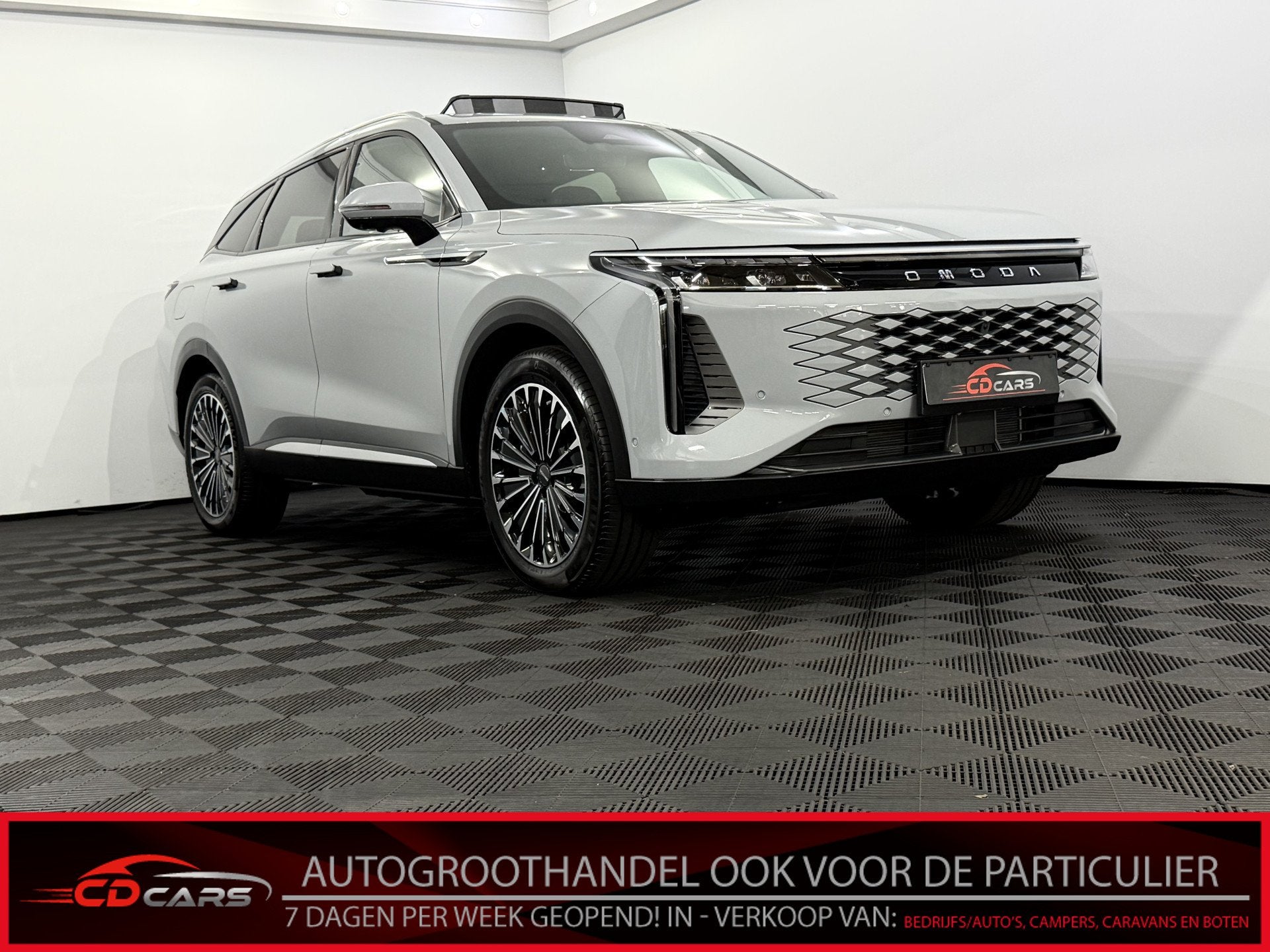 Omoda 9 1.5T-GDi SHS-P Premium 5p AWD1 x zwart 1x antaciet 1, Automaat, Gebruikt, 4 cilinders, Bedrijf