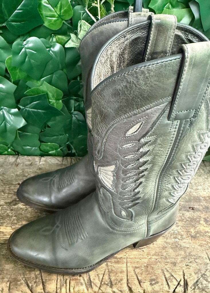 zo goed als nieuw mooie laars van Sendra maat 38, Ophalen of Verzenden, Zo goed als nieuw, Sendra, Grijs