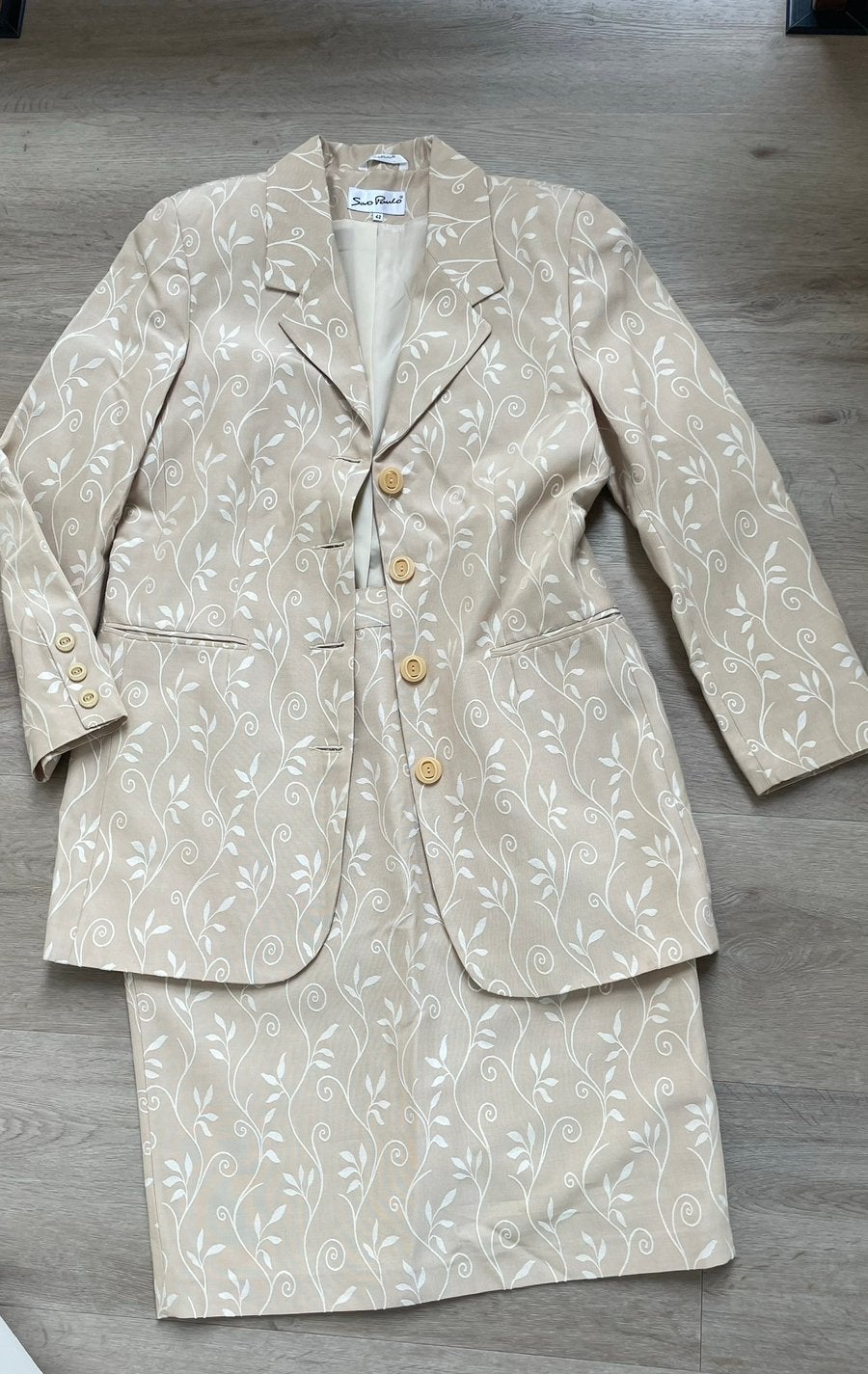 Prachtig 2-delig mantelpakje van São Paulo, Kostuum of Pak, Beige, Maat 42/44 (L), Ophalen of Verzenden