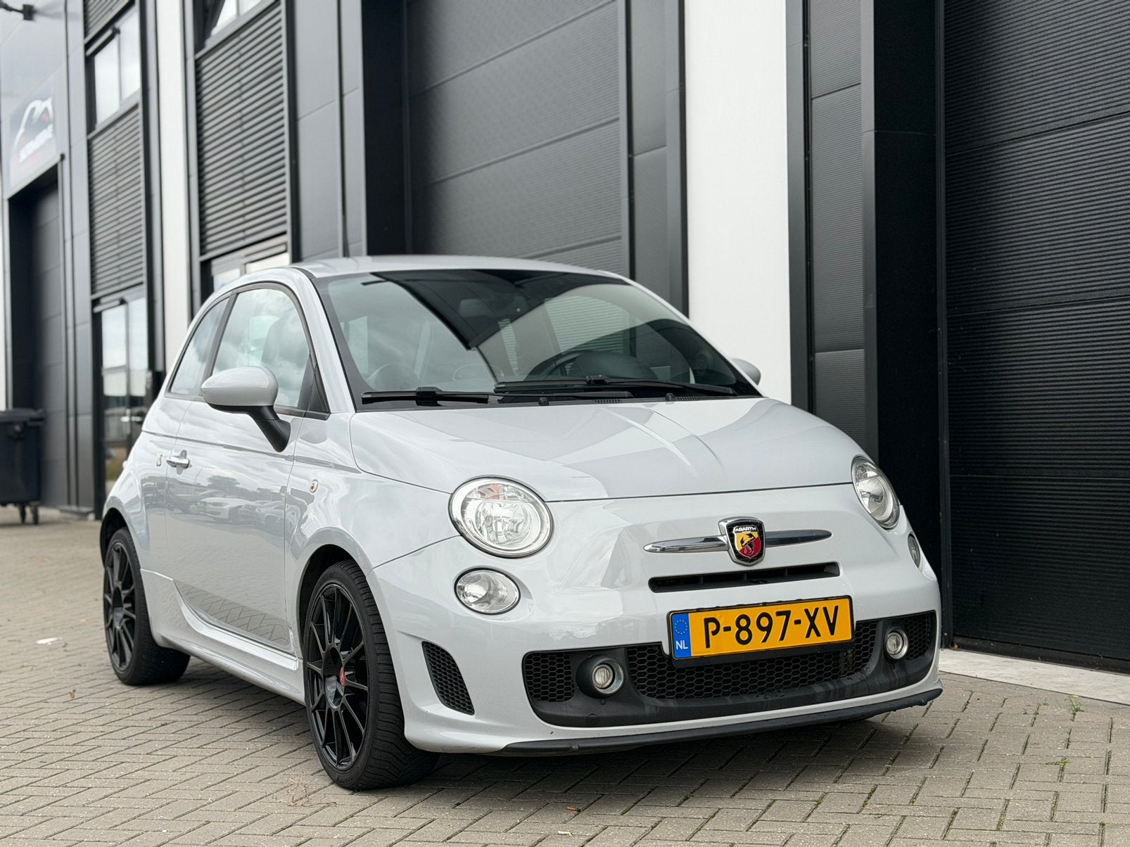 Fiat 500 1.4 T-jet Abarth 2013 Grijs, Auto's, Fiat, Voorwielaandrijving, 15 km/l, 40 €/maand, 4 cilinders